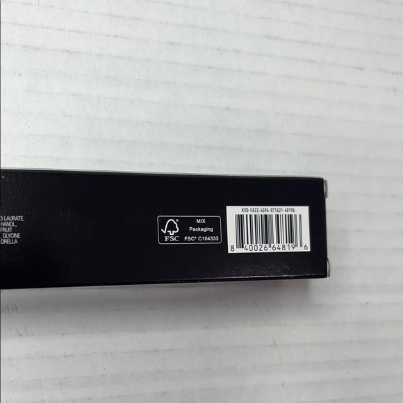 KVD BEAUTY Lock-It Pore-Refining Primer - Picture 7 of 10